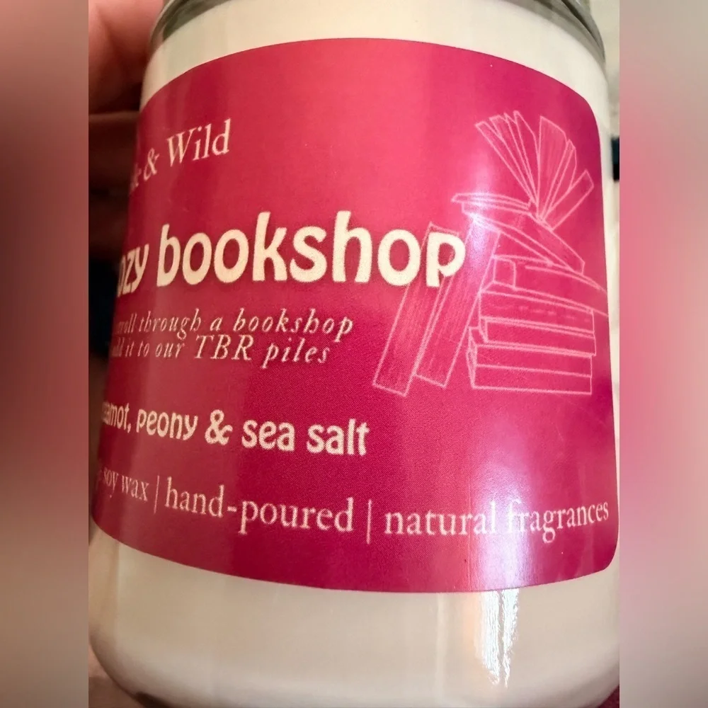 Isle & Wild Cozy Bookshop Candle New